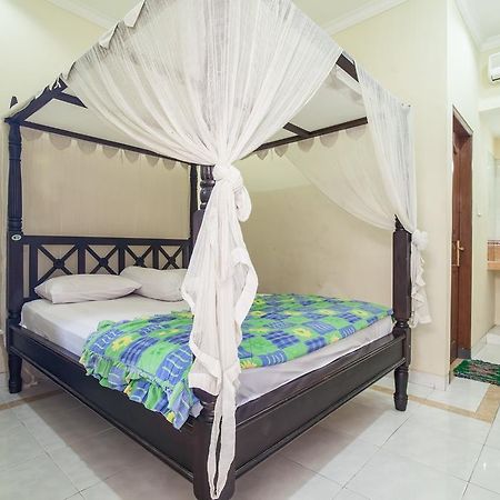 Lori Beach Inn Seminyak Pokoj fotografie