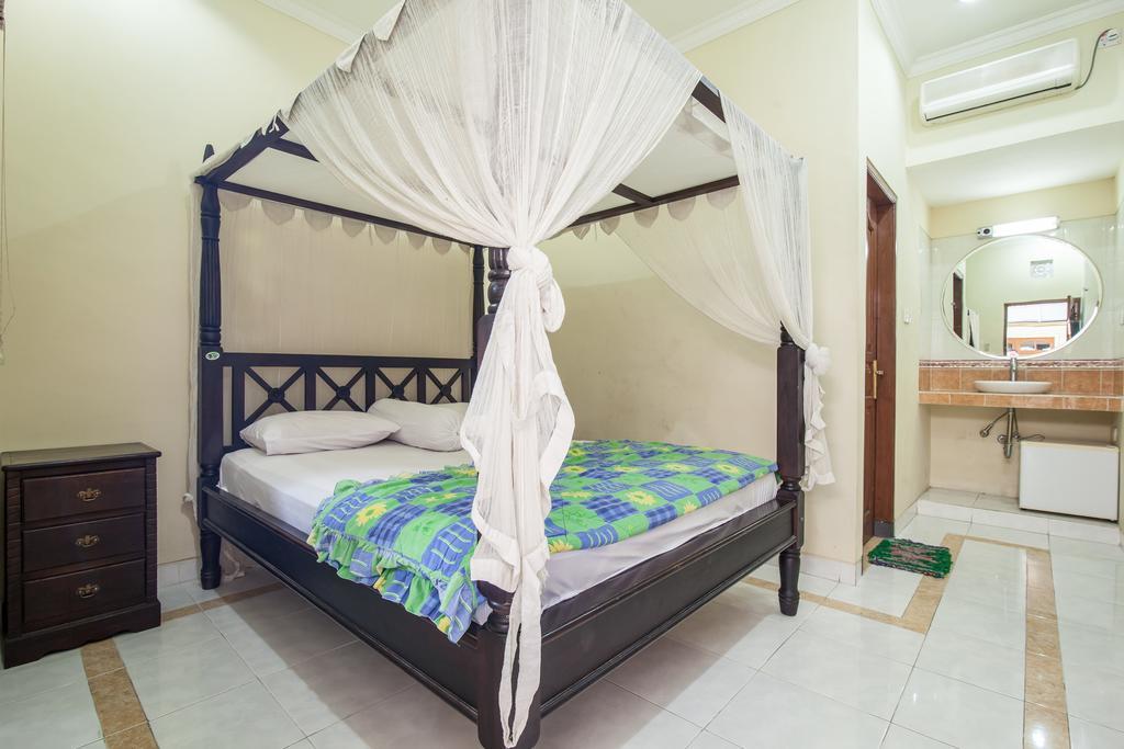 Lori Beach Inn Seminyak Pokoj fotografie